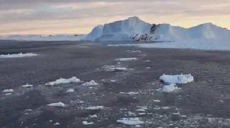Chinese_Icebreaker_Xuelong_Resupplies_in_New_Zealand_During_42nd_Antarctic_Mission