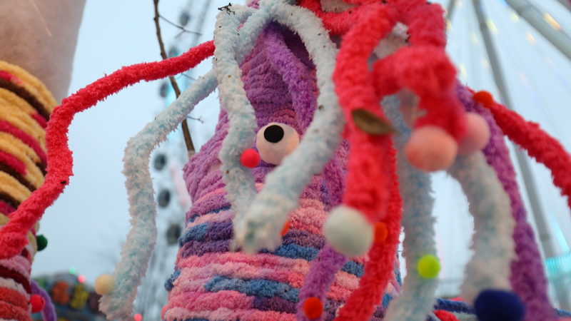 Chongqing_Trees_Don_Colorful_Sweaters_to_Brighten_Winter_Landscape - Khabar Asia Chongqing_Trees_Don_Colorful_Sweaters_to_Brighten_Winter_Landscape