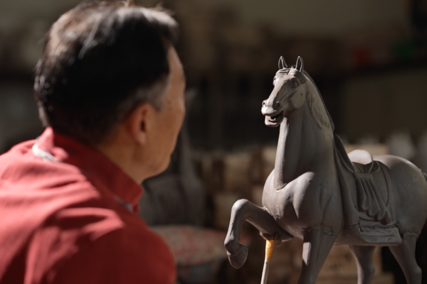 Father_Son_Duo_Revives_Tang_Dynasty_Pottery_Craft_in_Modern_China