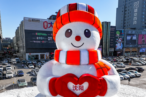 Giant_Snowman__Little_Warm_Sun__Brightens_Shenyang_s_Winter_Landscape