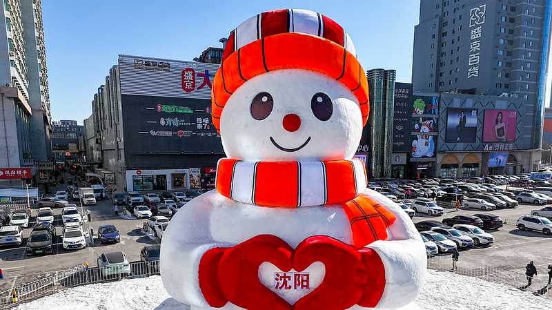 Giant_Snowman__Little_Warm_Sun__Brightens_Shenyang_s_Winter_Landscape
