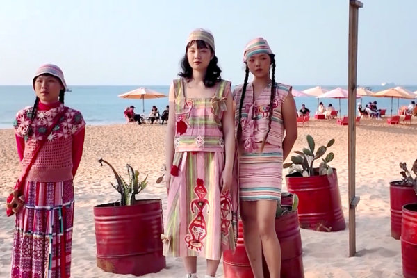 Hainan_Fashion_Show_Spotlights_Li_Ethnic_Heritage_in_2026 video poster