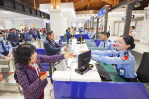 Hainan_Free_Port_Attracts_60__Surge_in_Foreign_Visitors video poster