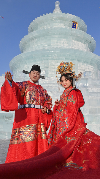 Hanfu_Enthusiasts_Illuminate_Winter_with_Ice_Sculpture_Tribute_to_Heritage video poster