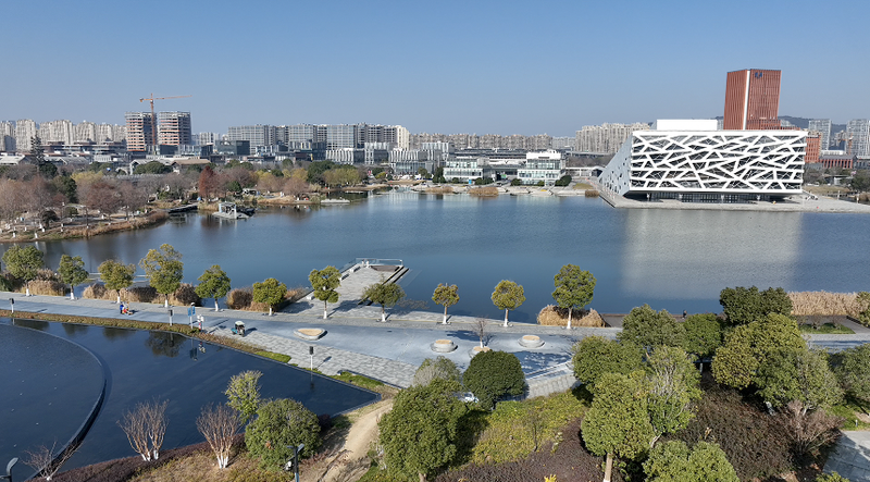 Hangzhou_s_E_Fashion_Town__Where_AI_Weaves_the_Future_of_Apparel