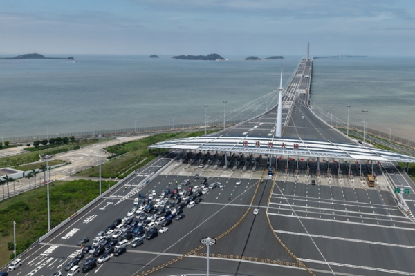 Hong_Kong_Zhuhai_Macao_Bridge_Surpasses_100_Million_Passenger_Trips