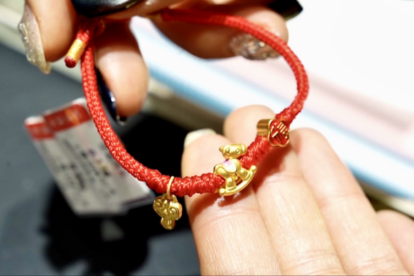 Horse_Themed_Jewelry_Gallops_Ahead_as_Zodiac_Demand_Defies_Gold_Prices video poster