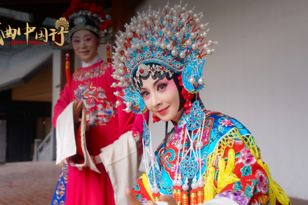 Huangmei_Opera_s_Timeless_Charm_Captivates_Modern_Audiences