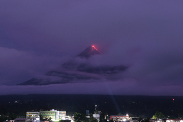 Mayon_Volcano_Eruption_Prompts_Mass_Evacuations_in_Philippines