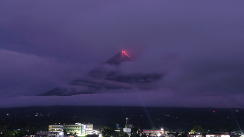 Mayon_Volcano_Eruption_Prompts_Mass_Evacuations_in_Philippines