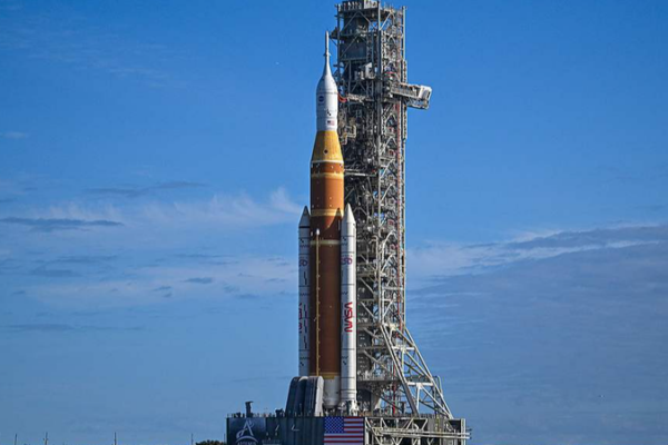 NASA_Prepares_Artemis_2_Moon_Mission_Launch_in_2026