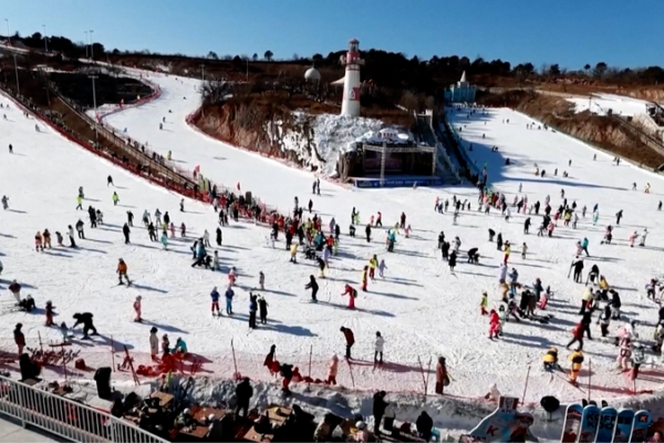 North_China_s_Winter_Tourism_Surges_as_Ski_Resorts_Expand_Offerings video poster