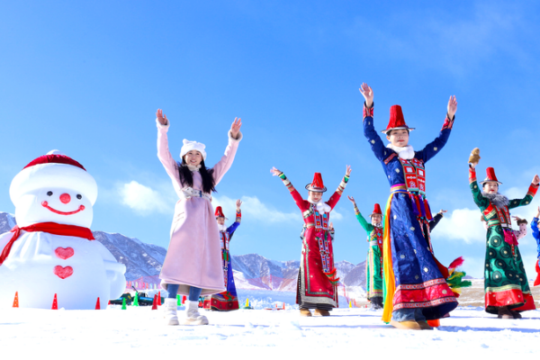 Qilian_Mountains_Ice_Festival_Boosts_Winter_Tourism_in_Gansu