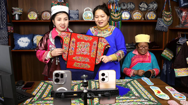 Live Shopping Revives Guizhou’s Ethnic Embroidery Traditions in 2026
