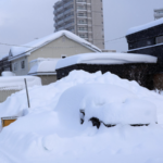 Record_Snowfall_Strands_2_000_at_Japan_s_Hokkaido_Airport