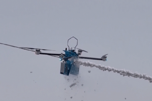 Robots_Battle_Ice_to_Protect_China_s_Power_Grid