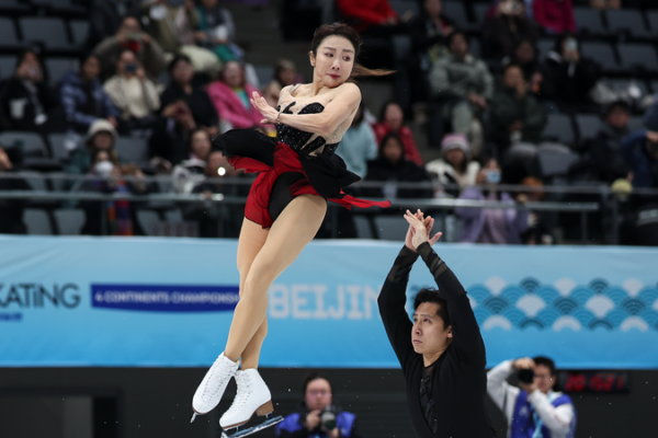 Sui_and_Han_Dominate_Pairs_Short_Program_at_Four_Continents_Championships