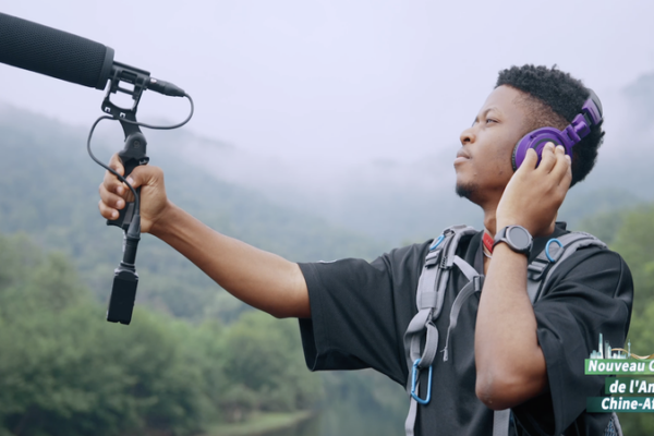 Togolese_Artist_Finds_Muse_in_Chinese_Countryside video poster