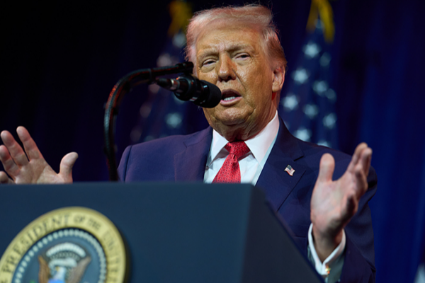 Trump_Renews_Iran_Strike_Threat_Amid_Protests