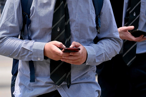 UK_Lords_Back_Social_Media_Ban_for_Under_16s_Amid_Global_Child_Safety_Push