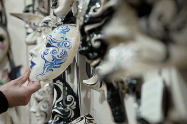 Venetian_Masks__Bridging_East_West_Heritage_Through_Artistry video poster