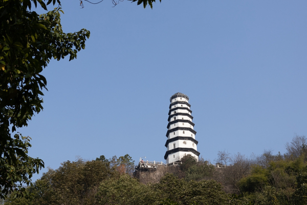 White_Tower_Mountain_Shines_as_2026_Spring_Festival_Gala_Venue video poster