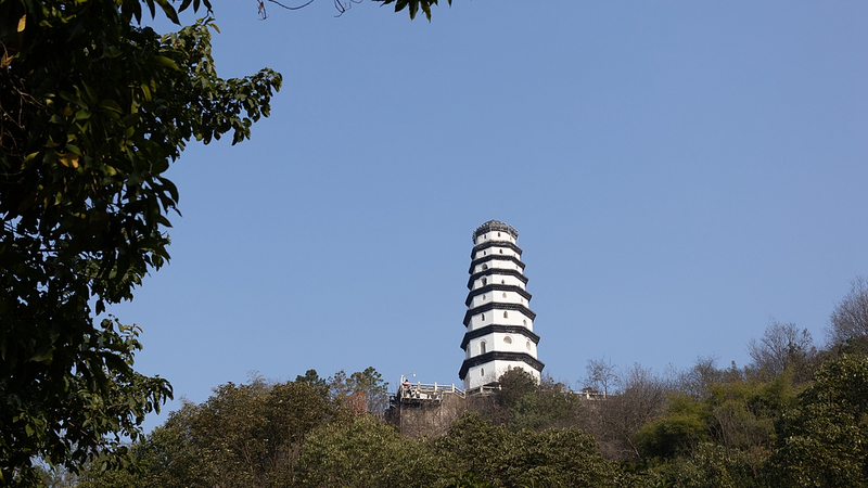 White_Tower_Mountain_Shines_as_2026_Spring_Festival_Gala_Venue video poster