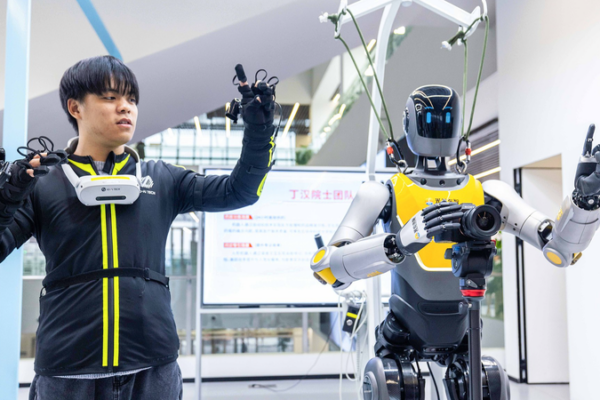 Xi_Urges_Innovation_Surge_in_Future_Industries_for_2026_Growth