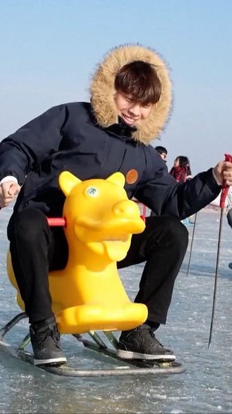 Xinjiang_s_Bosten_Lake_Emerges_as_Premier_Winter_Destination_in_2026 video poster