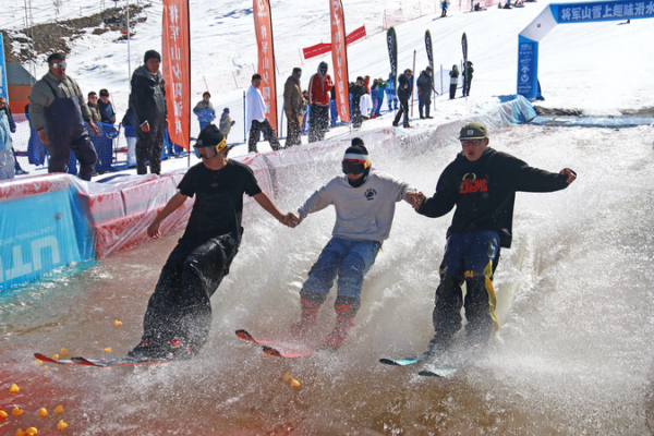 Xinjiang_s_Ice_Snow_Economy_Fuels_Regional_Growth_in_2026