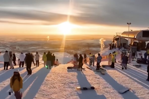 Xinjiang_s_Snow_Tourism_Sparks_Winter_Economic_Surge video poster