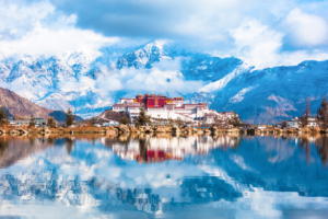 Xizang_Boosts_Winter_Tourism_with_Free_Entry_to_Iconic_Sites