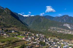 Yunnan_Wildfire_Enters_Third_Day_as_Firefighters_Battle_Rugged_Terrain