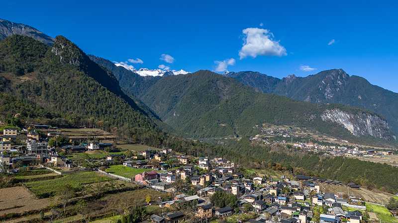 Yunnan_Wildfire_Enters_Third_Day_as_Firefighters_Battle_Rugged_Terrain