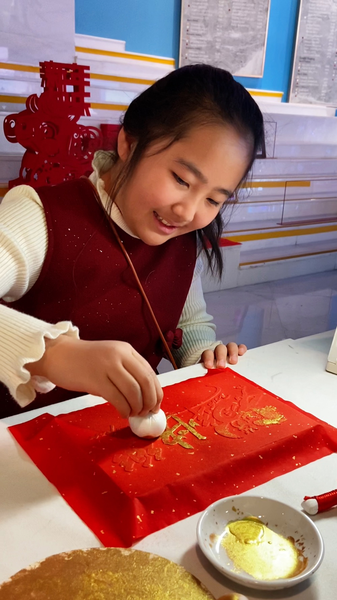 Beijing_Blends_Winter_Olympics_and_Lunar_New_Year_Through_Craftsmanship video poster