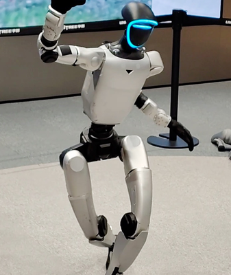 Beijing_Mall_Robot_Wows_Crowd_with_Futuristic_Dance_Moves video poster