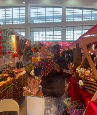 Beijing_s_New_Year_Market_Blends_Tradition_and_Global_Commerce video poster