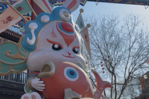 Beijing_s_Qianmen_Street_Lights_Up_Lunar_New_Year_with_Festive_Splendor video poster