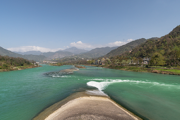 Discovering Yuzui: Dujiangyan’s 2,000-Year-Old Water-Dividing Wonder video poster