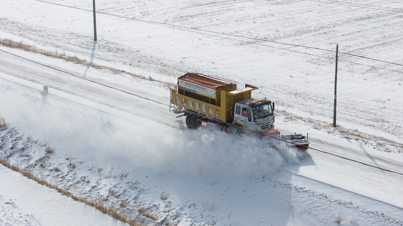 China_Upgrades_Road_Safety_System_Amid_Spring_Festival_Snowstorms