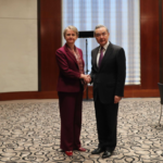 China__UK_Urged_to_Deepen_Strategic_Cooperation_Amid_Global_Challenges