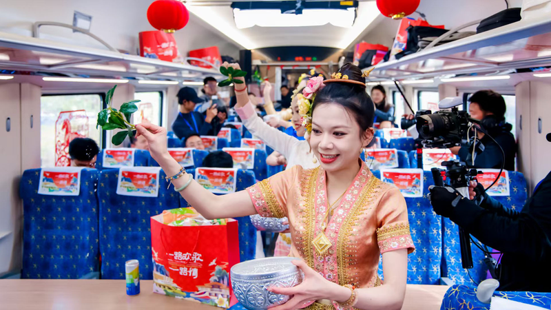 Chinese_New_Year_Festivities_Illuminate_China_Laos_Railway video poster