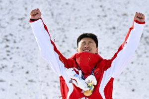 Chinese_Skiing_Duo_Makes_Olympic_History_with_Double_Gold_Wins
