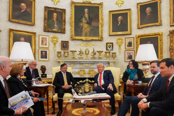 Colombian_President_Meets_with_Trump_at_White_House_Amid_Strained_Ties video poster