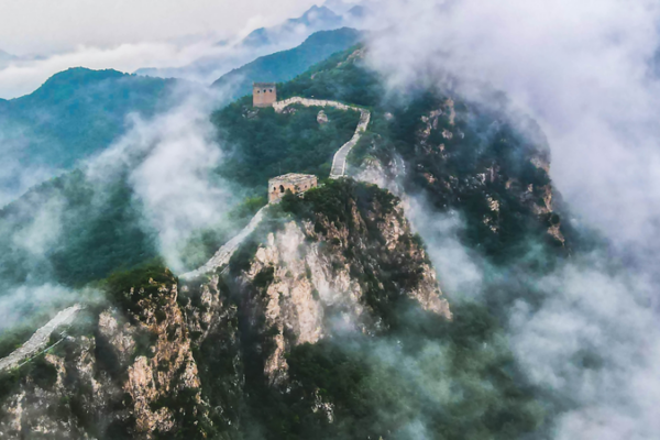 Discover_the_Timeless_Majesty_of_Beijing_s_Simatai_Great_Wall video poster