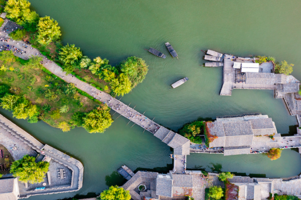 Gubei_Water_Town_Blends_Tradition_and_Modernity_for_2026_Spring_Festival video poster