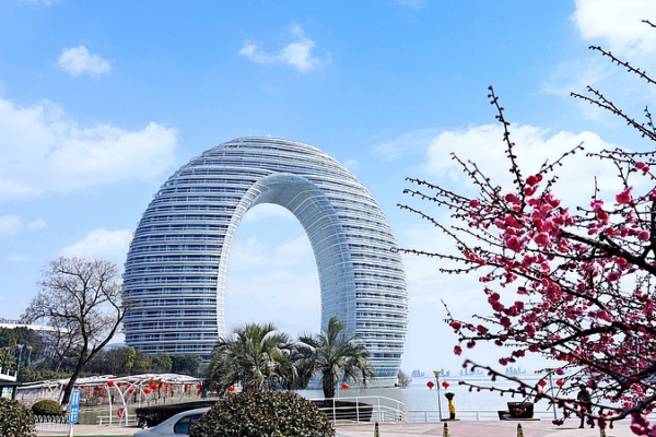 Huzhou_s_Moon_Square_Blends_Heritage_with_Modern_Vibrancy video poster