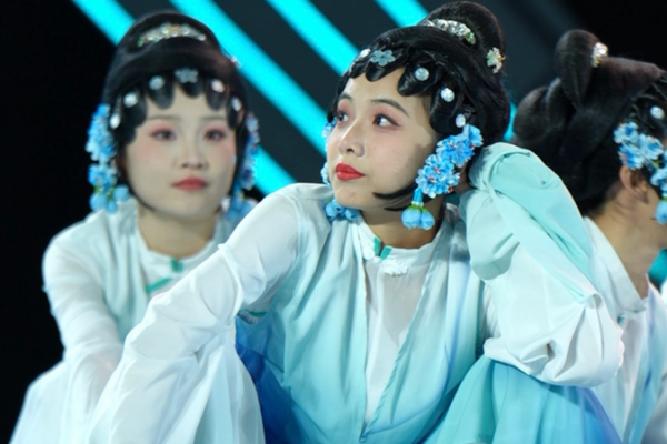 Behind the Curtain: 2026 Chinese Opera Gala’s Backstage Secrets Revealed video poster