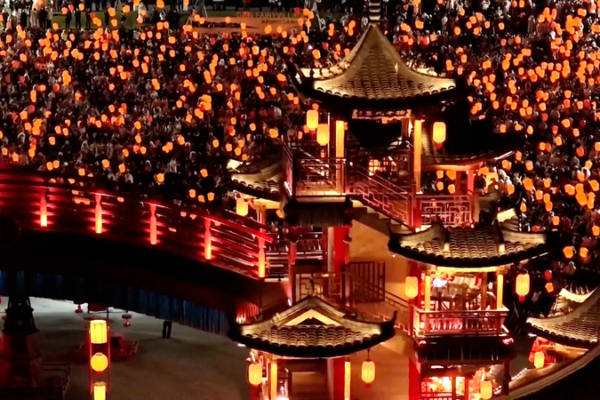 Jiangxi_s_Gexian_Village_Illuminates_Cultural_Tourism_with_Lantern_Spectacle video poster