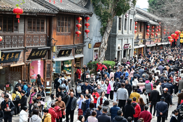 Lanterns_Light_Up_Chinese_New_Year_2026__Tradition_Meets_Modern_Celebrations